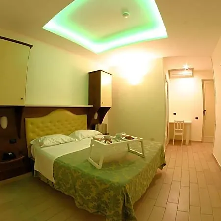 Chic 3*