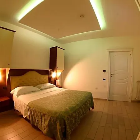 Chic 3*