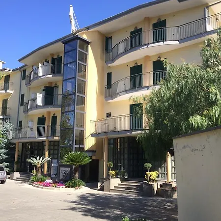 Chic Ξενοδοχείο 3*