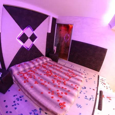 Chic 3*